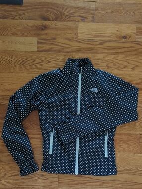 The North Face Women’s Black And White Polka Dot Water Resistant Wind Breaker